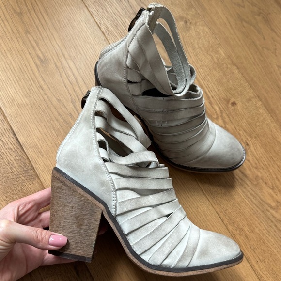 Free People Hybrid Leather Strappy Booties - Light Gray/White - Size 37 - EUC - Picture 8 of 10